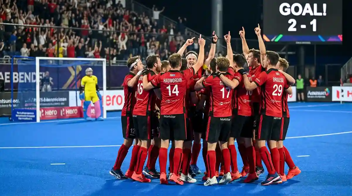 Hockeyteam dat viert na een succesvol gescoorde strafcorner